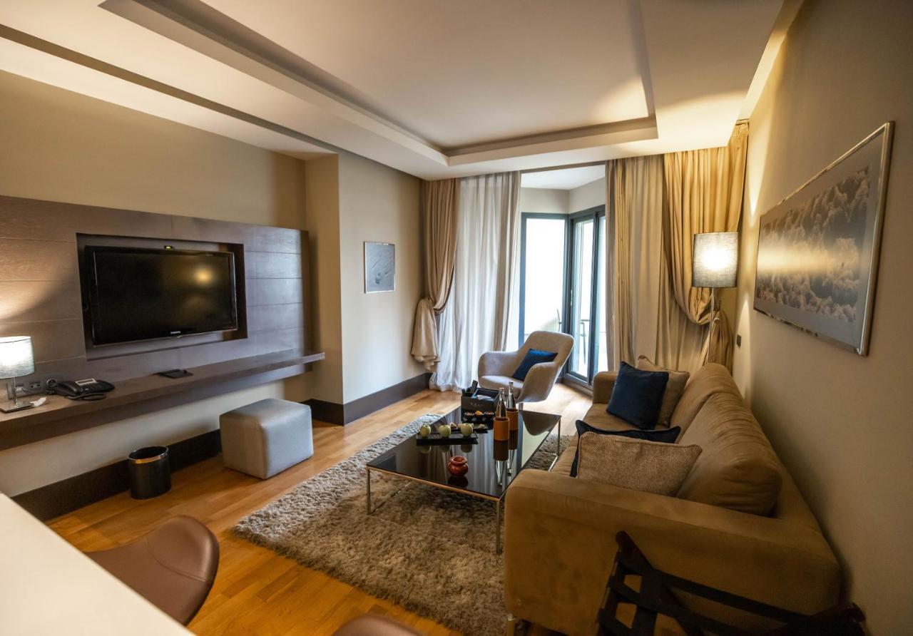 Gray Boutique Hotel Касабланка Екстер'єр фото A living room in a hotel suite