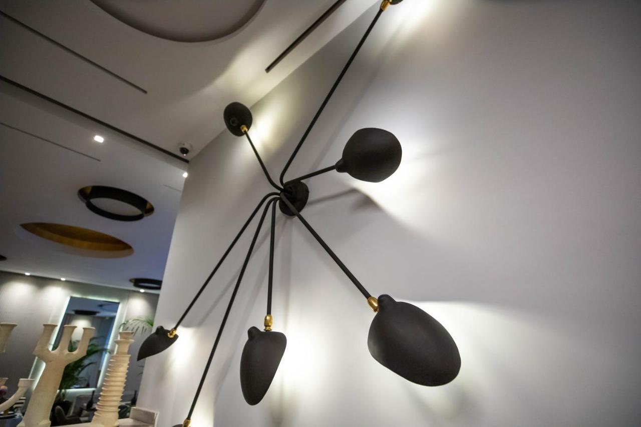 Gray Boutique Hotel Касабланка Екстер'єр фото A light fixture by the artist